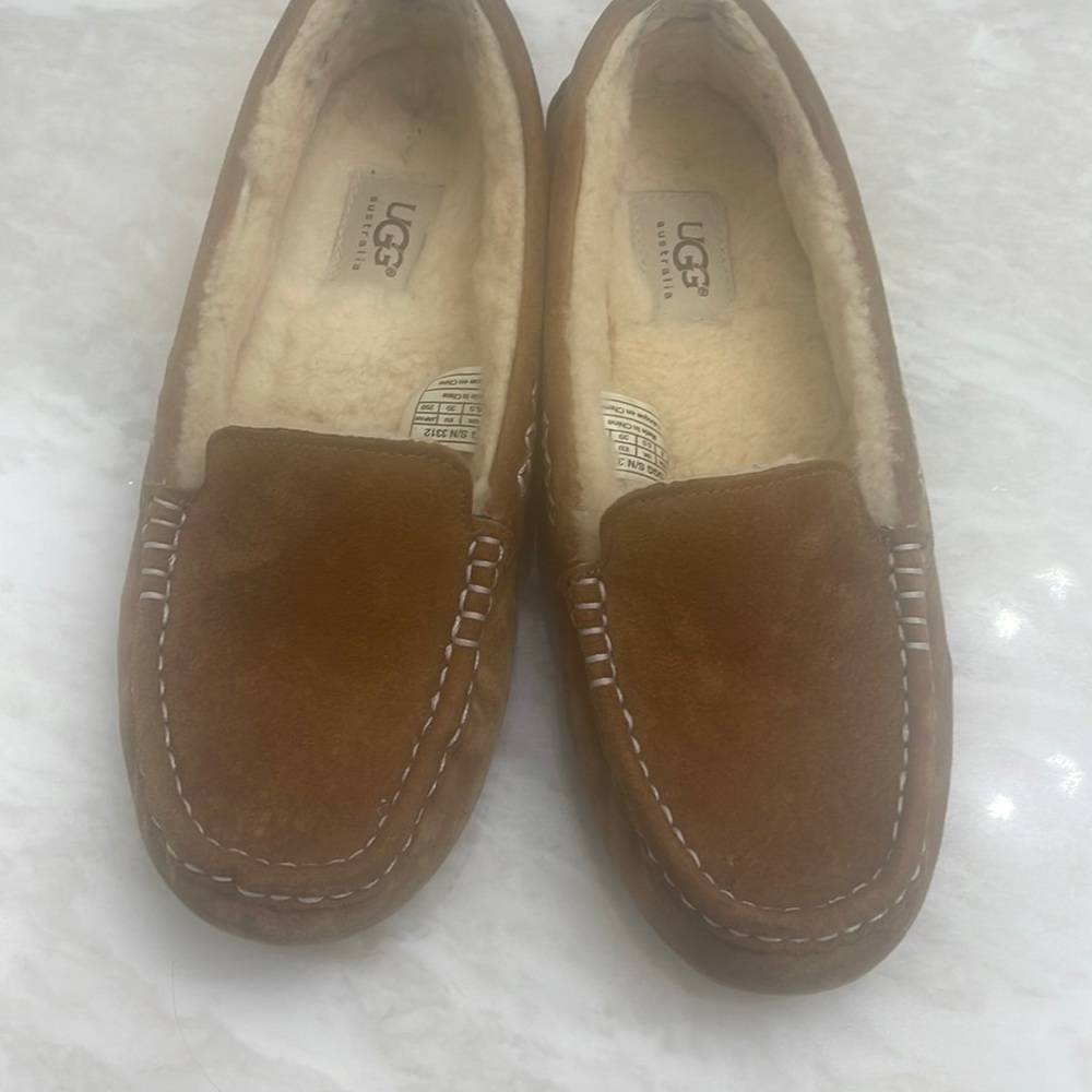 EUC Ugg slipper:moccasin size 8. Never been worn outside house